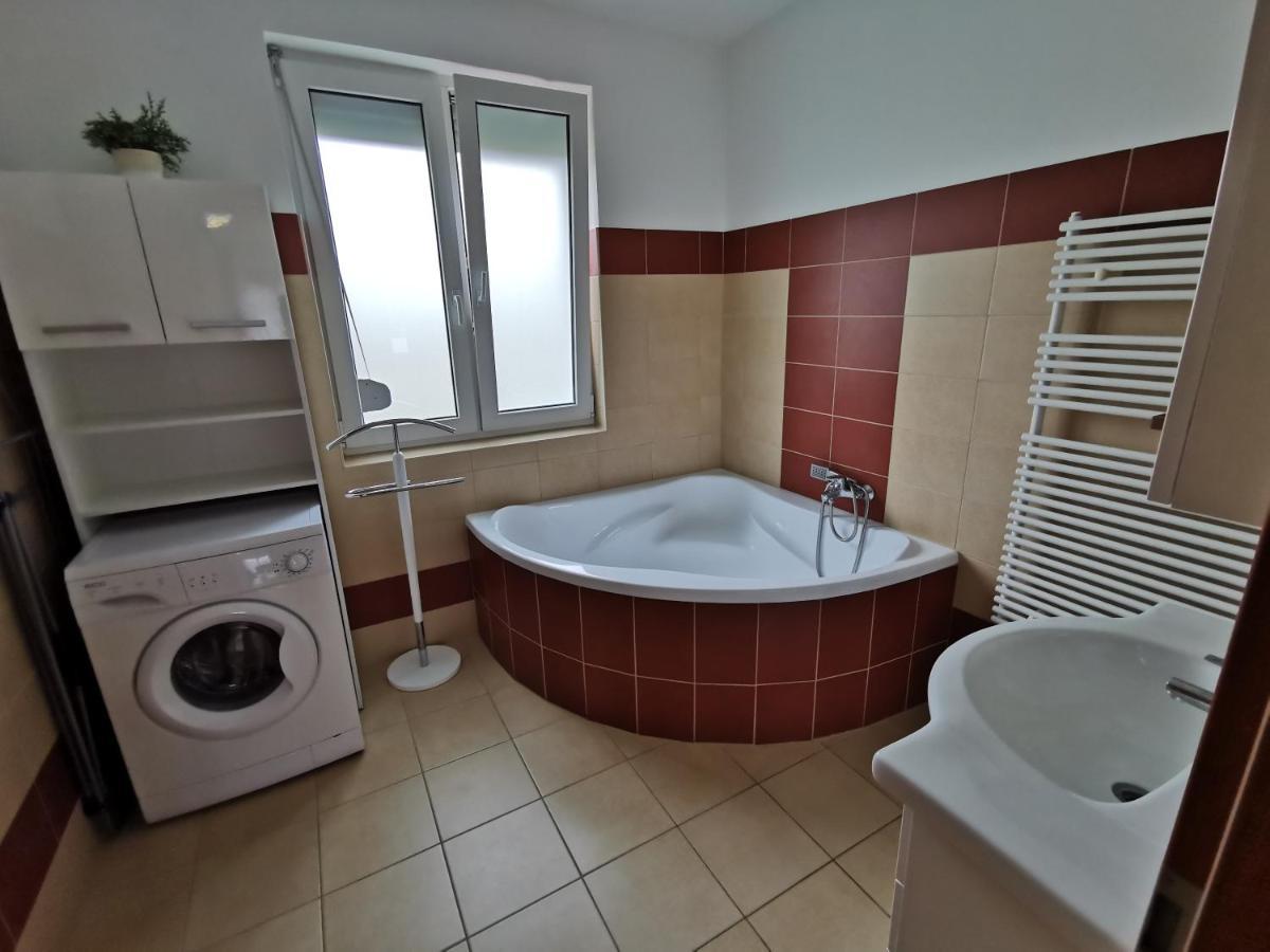 Freedom Apartman Hajduszoboszlo Ngoại thất bức ảnh