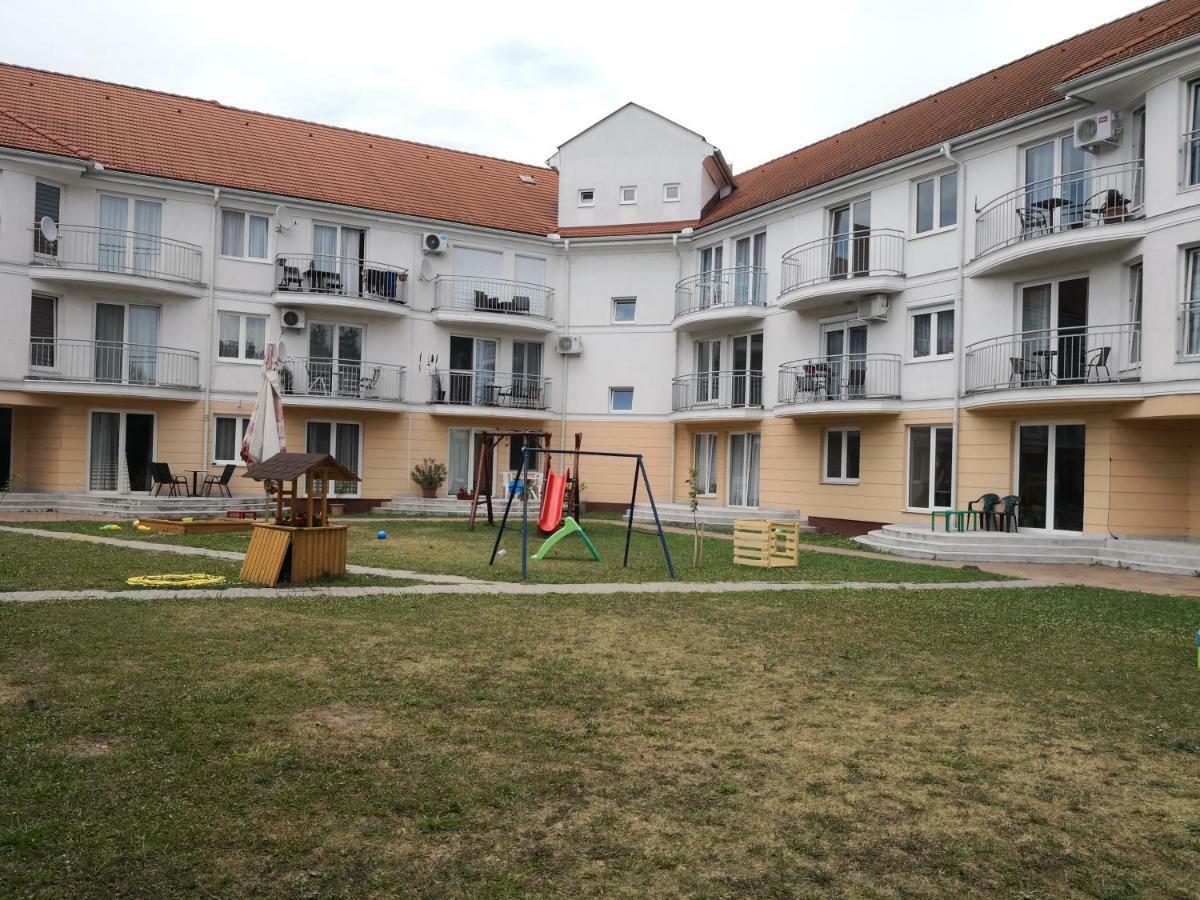 Freedom Apartman Hajduszoboszlo Ngoại thất bức ảnh