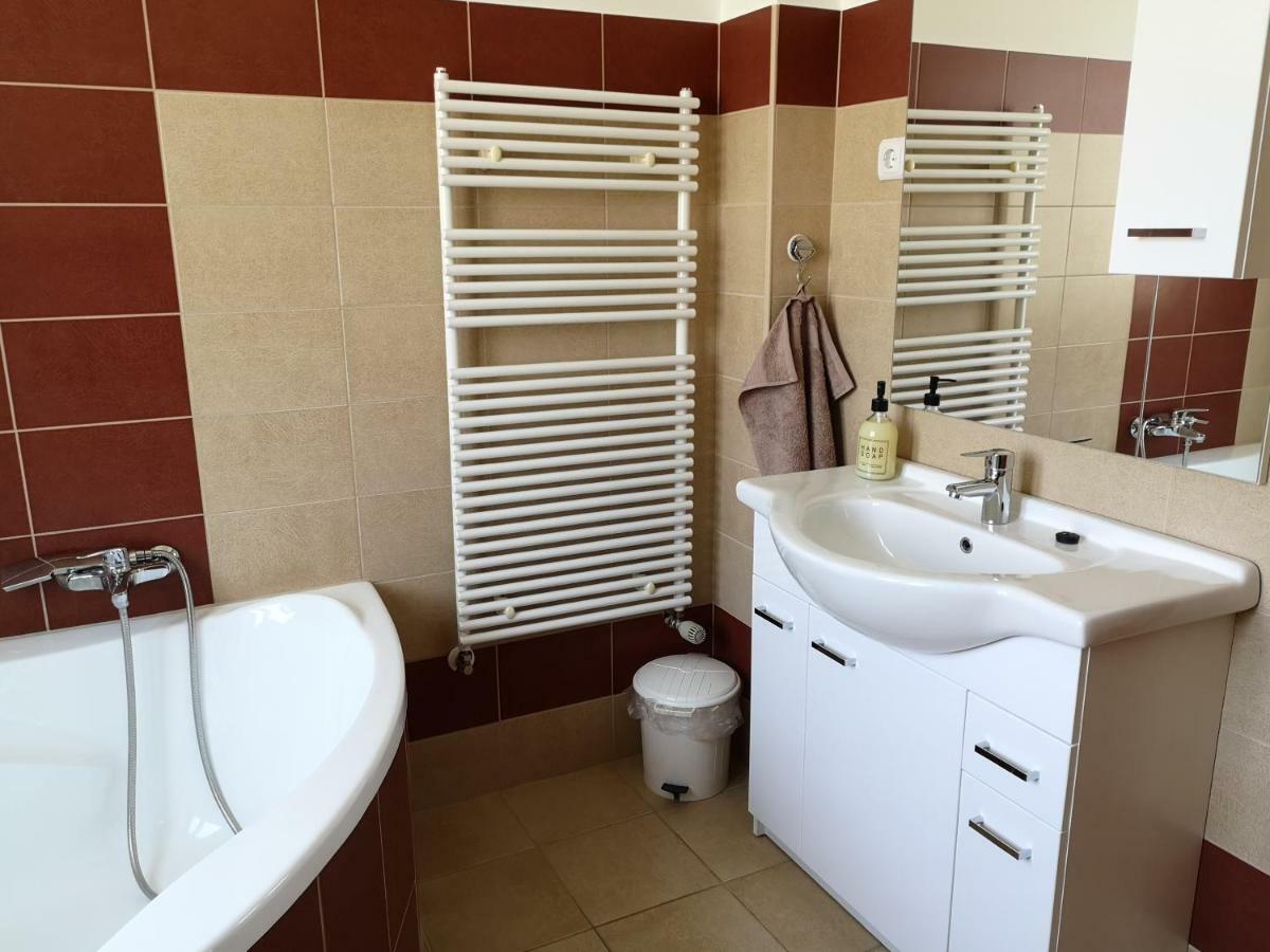 Freedom Apartman Hajduszoboszlo Ngoại thất bức ảnh